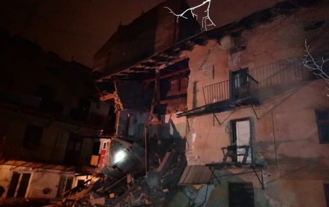 У Львові обвалилася стіна житлового будинку