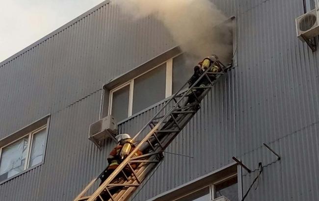 Пожар на складе в Киеве ликвидировали