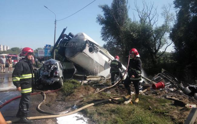 В Тернополе грузовик с цистерной столкнулся с четырьмя автомобилями