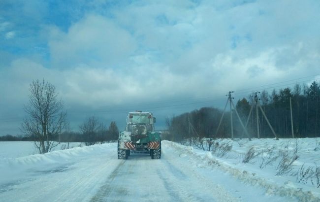 У Львівській області через негоду частково перекрито рух транспорту