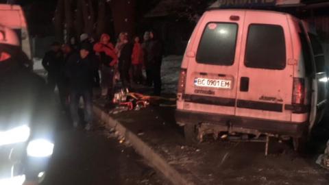 Во Львовской области грузовик столкнулся с легковым авто, есть погибший и пострадавшие