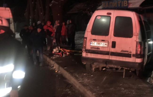 Во Львовской области грузовик столкнулся с легковым авто, есть погибший и пострадавшие