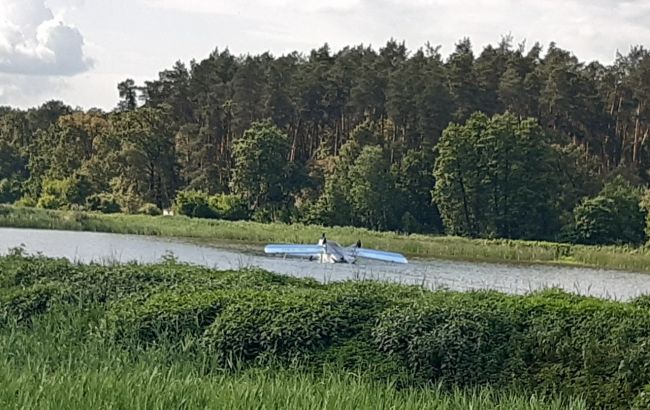 В Киеве самолет упал на воду