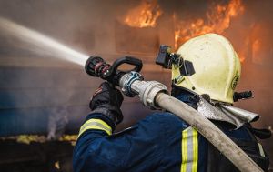 Росія вдарила дроном по електричці на Харківщині (фото, відео)