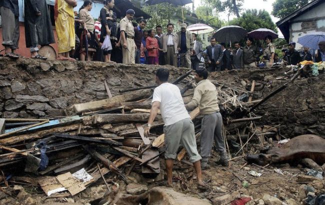 В столице Непала произошло сильное землетрясение, погибли сотни человек