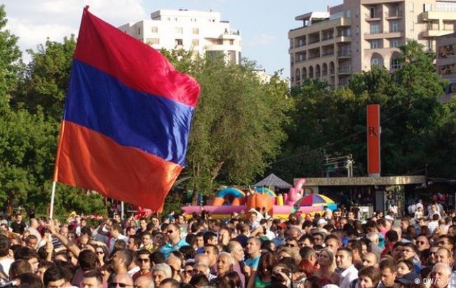 Протесты в Ереване: участники акции предъявили три требования властям