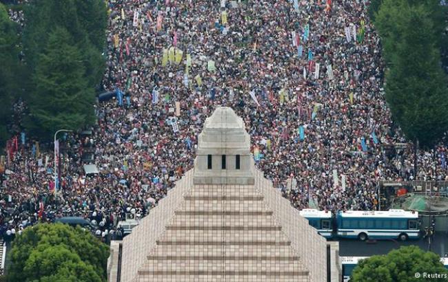Більше 100 тисяч японців вийшли на антивоєнні протести