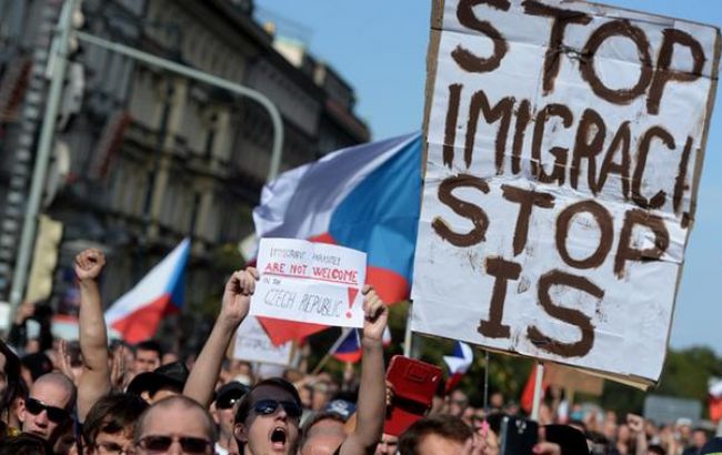 Чехия готова судиться с ЕС против обязательных квот на прием беженцев