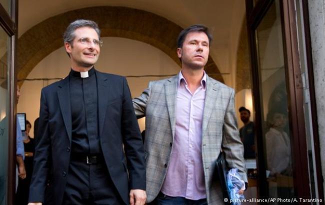 Ватикан звільнив священика, який зізнався у своїй нетрадиційній орієнтації