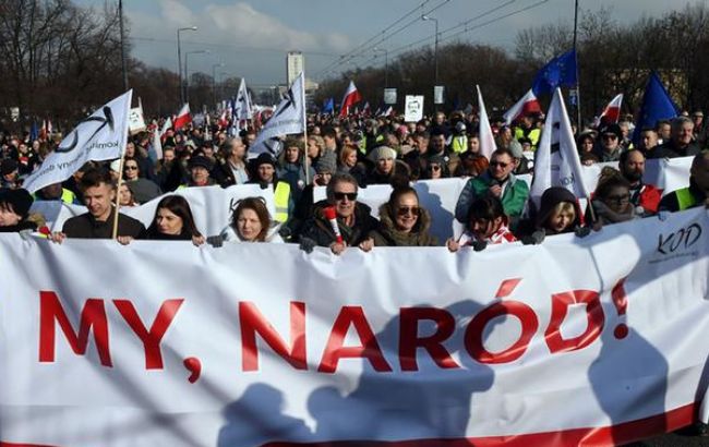 У Варшаві на акцію протесту вийшло близько 80 тисяч поляків
