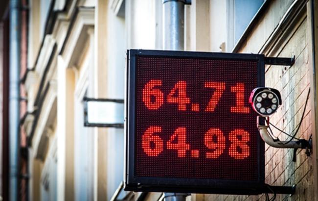 Біржовий курс долара в РФ вперше з лютого піднявся вище 64 руб