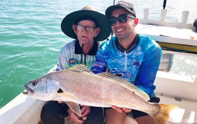 Одинокий пенсионер нашел друзей для рыбалки по сети