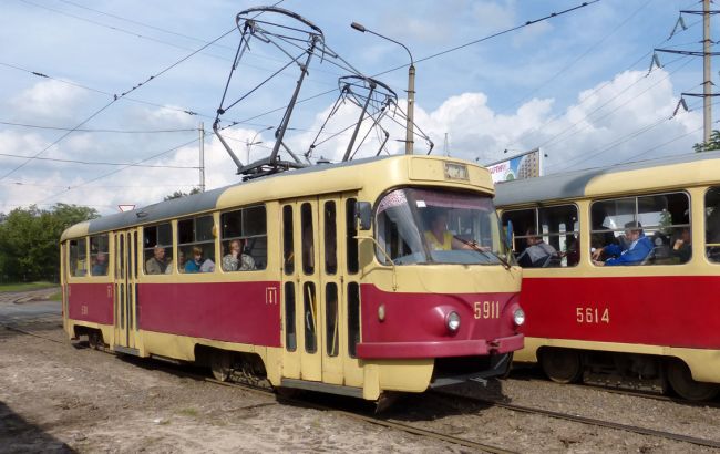 Рух трамвая біля метро "Вокзальна" у Києві паралізовано