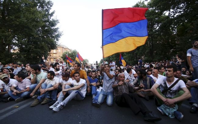 Протест в Ереване: полиция демонтировала палатку активистов