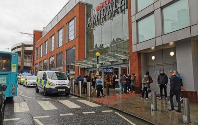 В торговом центре Манчестера мужчина с ножом напал на посетителей