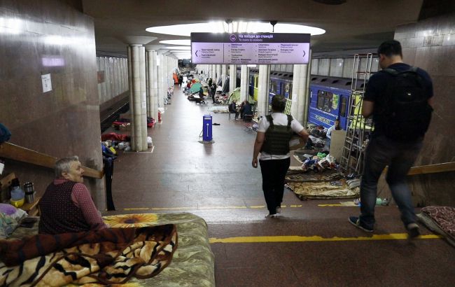 Поки Росія запускає ракети, українські діти щедрують у метро: емоційне відео