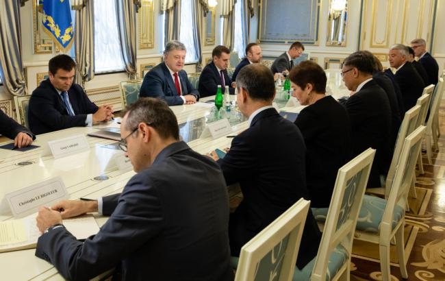 Порошенко зустрівся з послами країн G7 та Євросоюзу