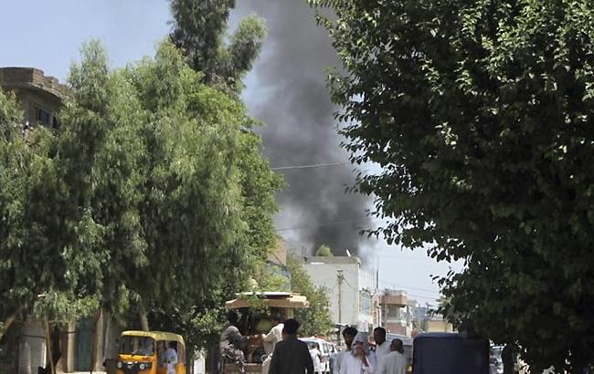 В Афганистане боевики штурмовали здание правительства, в заложниках десятки людей