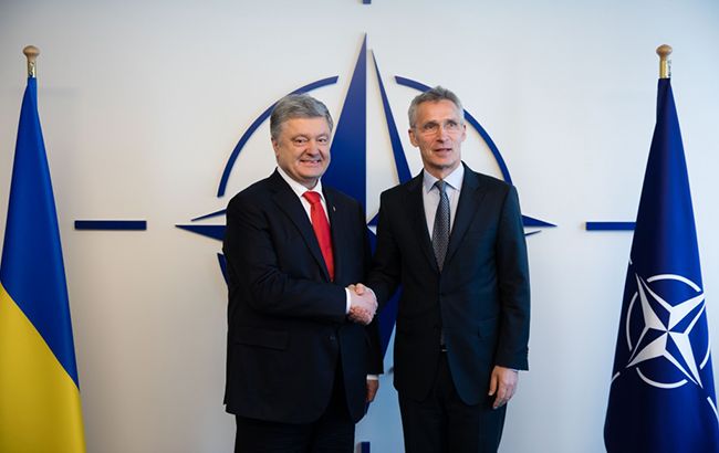 Порошенко та Столтенберг обговорили подальше співробітництво України з НАТО