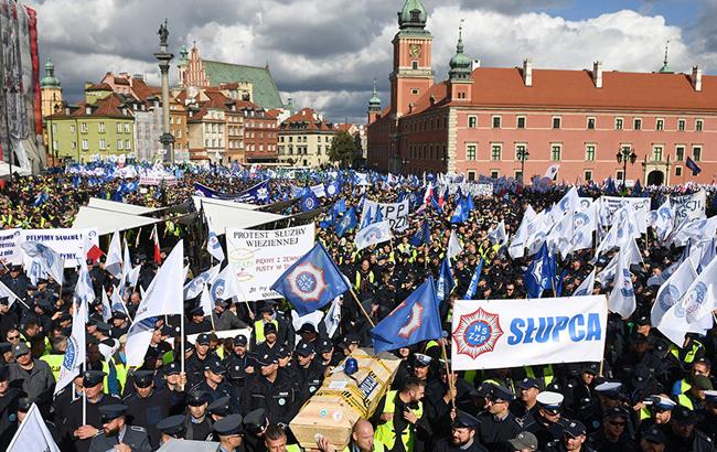 В Варшаве тысячи полицейских выйшли на акцию протеста