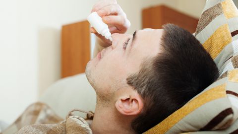 Капли от насморка могут быть опасны: врач сделал предупреждение