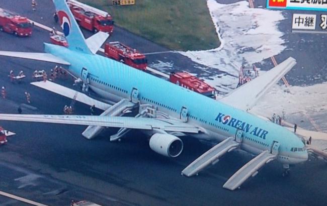 В аеропорту Токіо спалахнув двигун літака Korean Air, 19 постраждалих