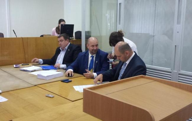 "Група підтримки" Мельничука відмовилася покинути залу суду
