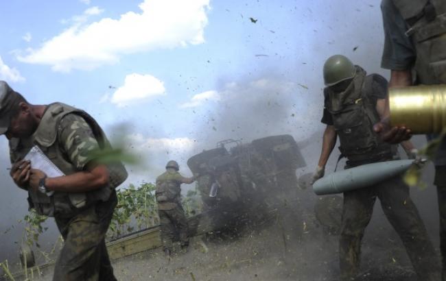 В Донецке слышны мощные выстрелы и взрывы, - мэрия