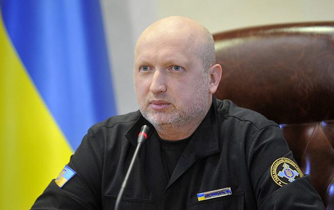Турчинов инициирует санкции против украинских СМИ за трансляцию "военного парада" в Донецке