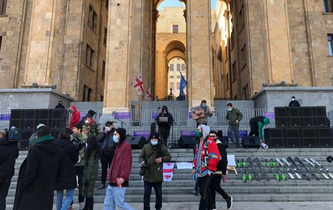 В Грузии проходят протесты против карантина, требуют открыть экономику