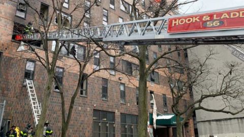У Бронксі сталася пожежа в багатоповерховому будинку. Влада очікує численних жертв