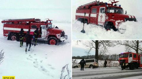 Украина в снежном плену: впечатляющие фото и видео