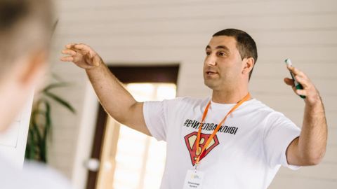 Учитель истории из Кировоградской области бесплатно занимается репетиторством