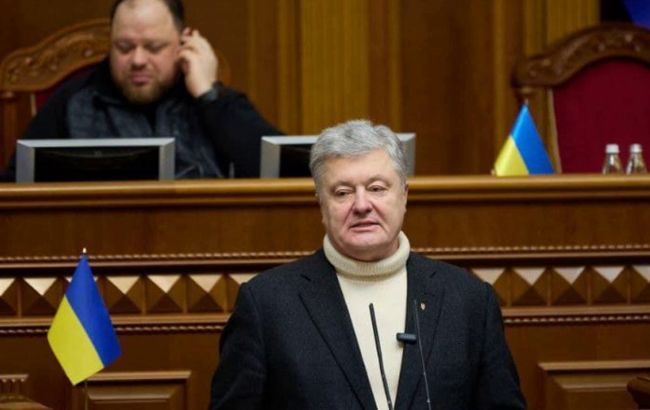 Порошенко: требуем, чтобы 30 тысяч гривен каждому воину были нетронутыми