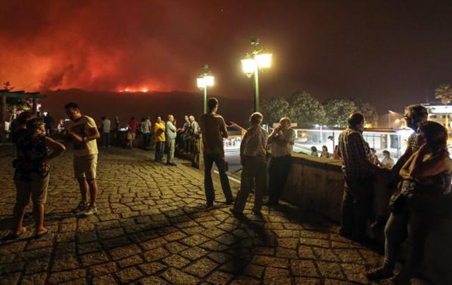 В Португалии произошел пожар в курортном регионе, пострадали 44 человека