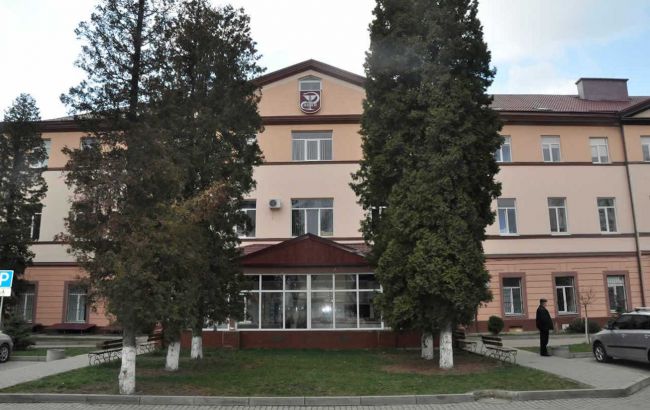 У центральній лікарні Івано-Франківська тимчасово зупинили госпіталізацію