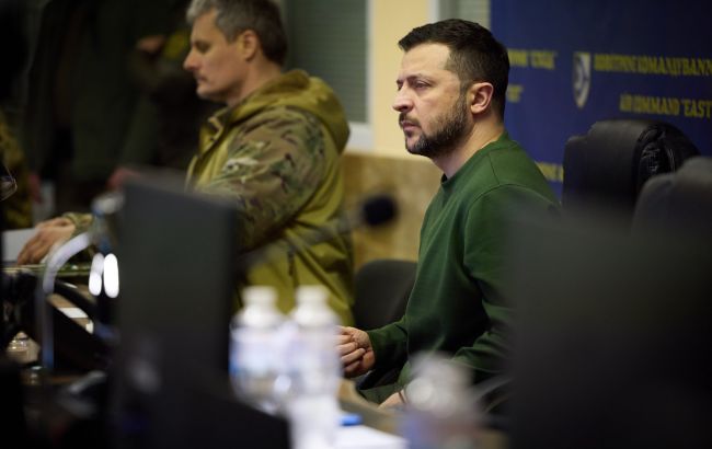 Обсудили атаки дронов и усиление ПВО. Зеленский посетил расположение ВК "Восток"