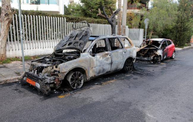 Біля українського посольства в Греції підпалили автомобілі співробітників установи