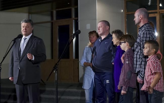 Порошенко поручил продолжить работу по освобождению еще 45 пленных