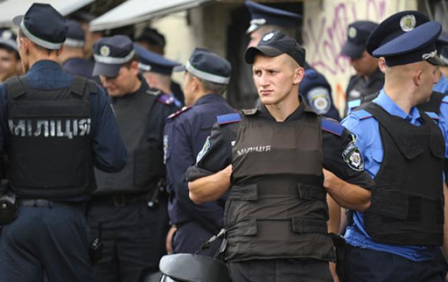 Міліція шукала вибухівку в будівлі Полтавської міськради