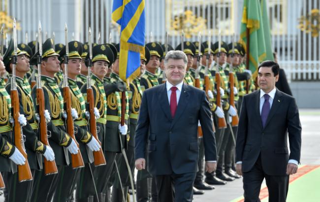Порошенко и Бердымухамедов договорились расширить сотрудничество в сфере региональной безопасности