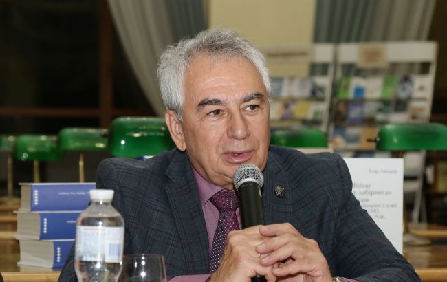 "Книга, що вчить думати". В Києві за участі ГУР презентували 5-томник про світові розвідки