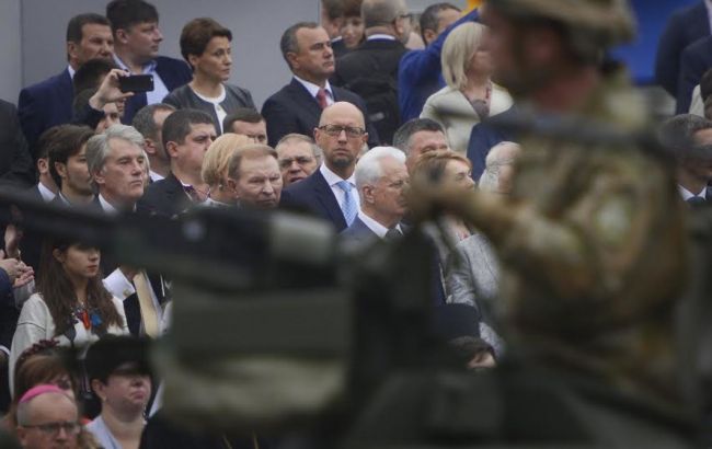 Яценюк и нардепы "Народного фронта" приняли участие в мероприятиях ко Дню независимости