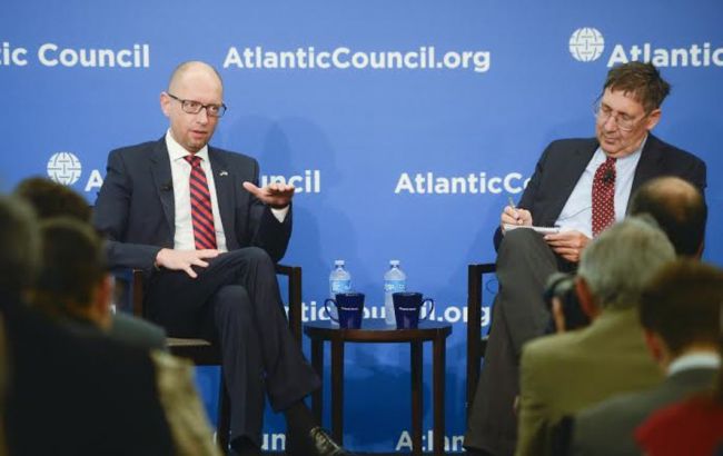 Яценюк виступив проти скасування санкцій США та ЄС проти РФ