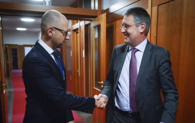 Яценюк у Берліні зустрівся з держсекретарем МЗС Німеччини