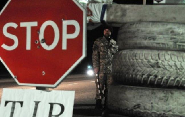 Активісти блокують в'їзд російських фур з Білорусі в Україну