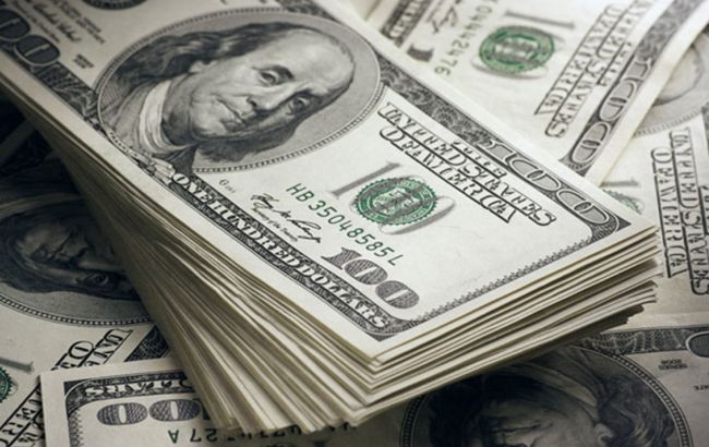 Курс доллара на межбанке в 15:01 снизился до 26,67