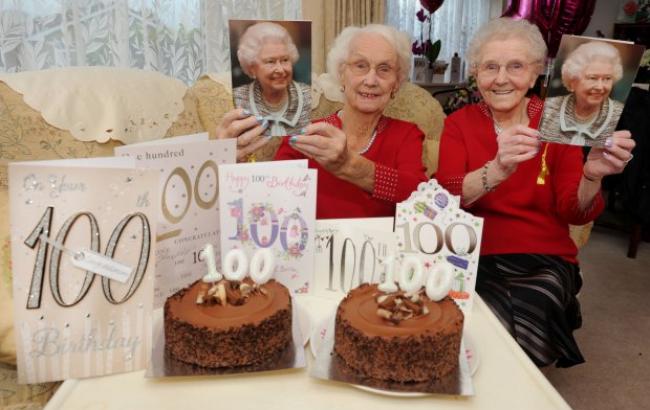 Сестры-близнецы из Британии рассказали, как они прожили до 100 лет