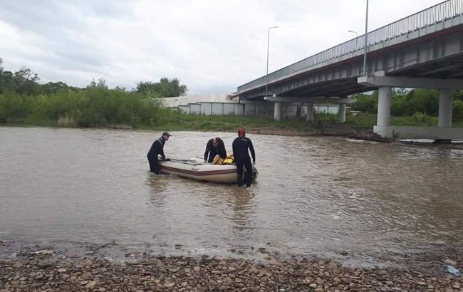 Спасатели предупредили о повышении уровней воды в реках на Закарпатье