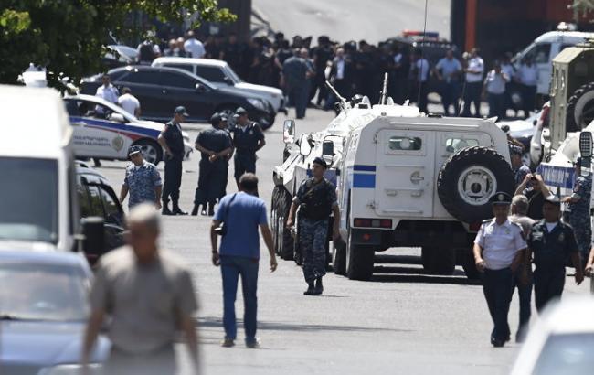 Из здания полиции в Ереване освободили еще пятерых заложников